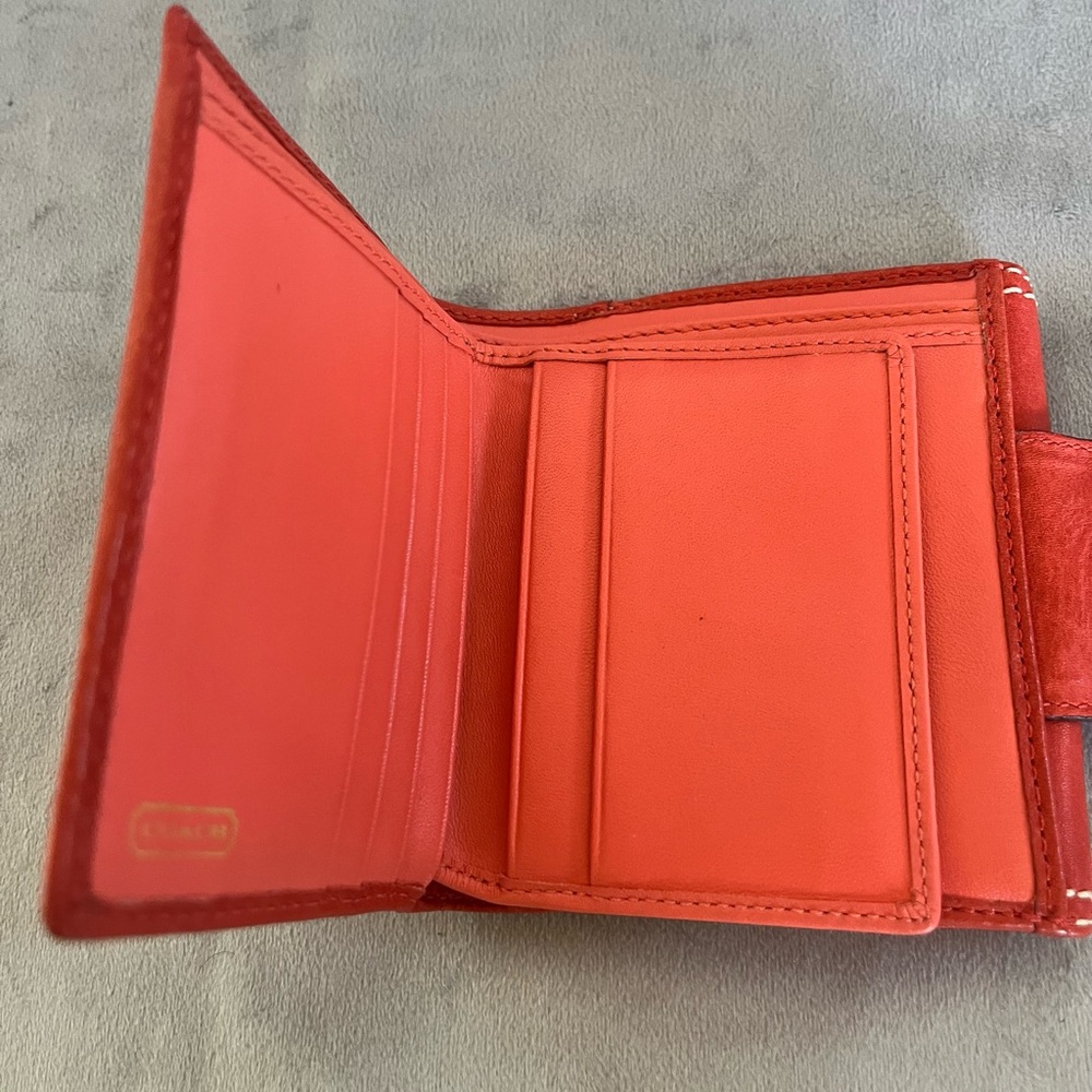 Coach Orange Leather Wallet with Gold Turnlock - Picture 4 of 7